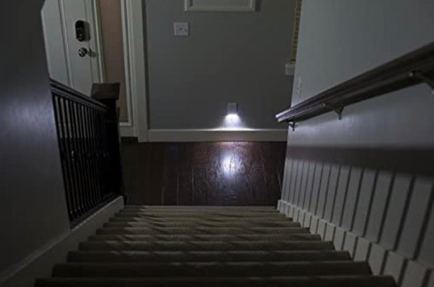 OUTLET WALL PLATE WITH LED NIGHT LIGHTS