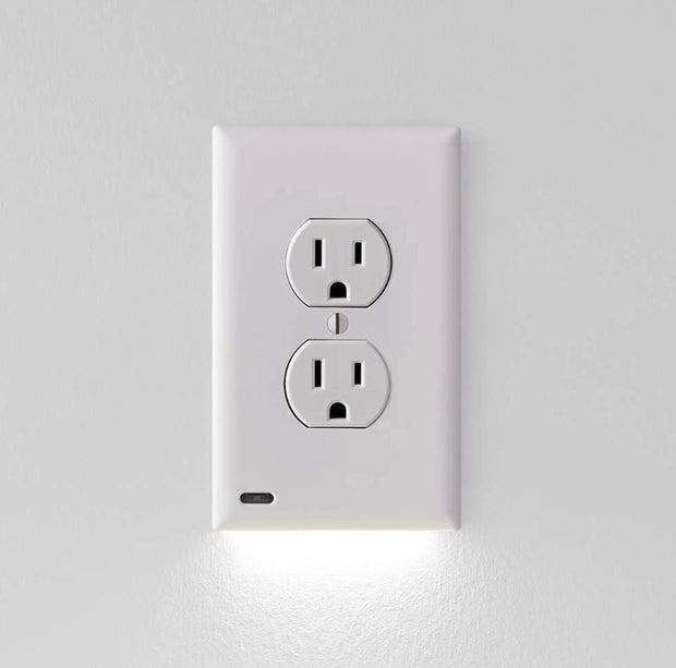 OUTLET WALL PLATE WITH LED NIGHT LIGHTS